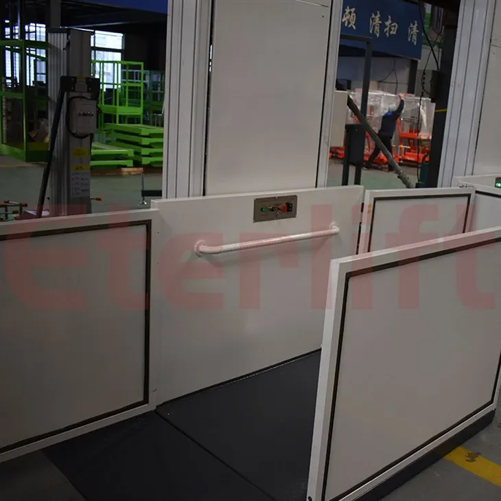 商業ビル用車いす用リフト