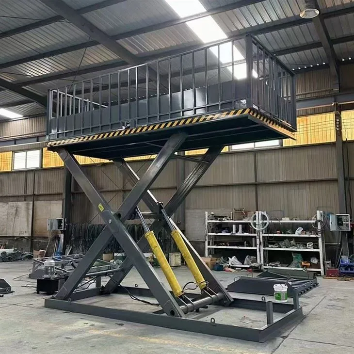 垂直カーゴシザーリフト